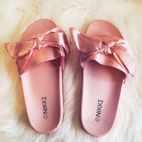 (NIB) Nikki Pink Silk Bow Sliders - Picture 2 of 4